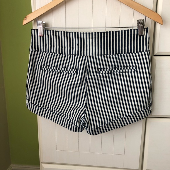 High-Waisted Shorts - Picture 2 of 3